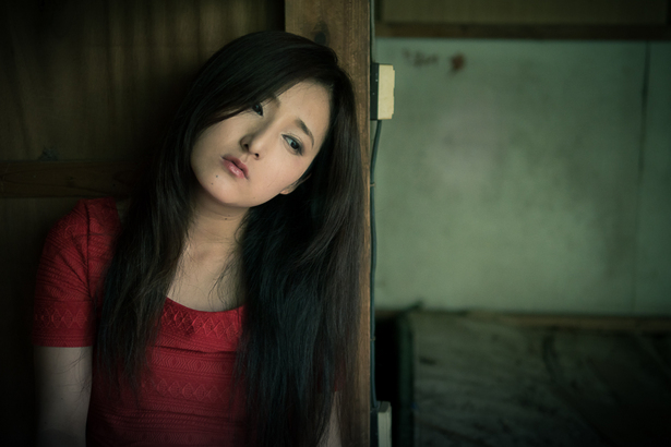 落ち込む女性
