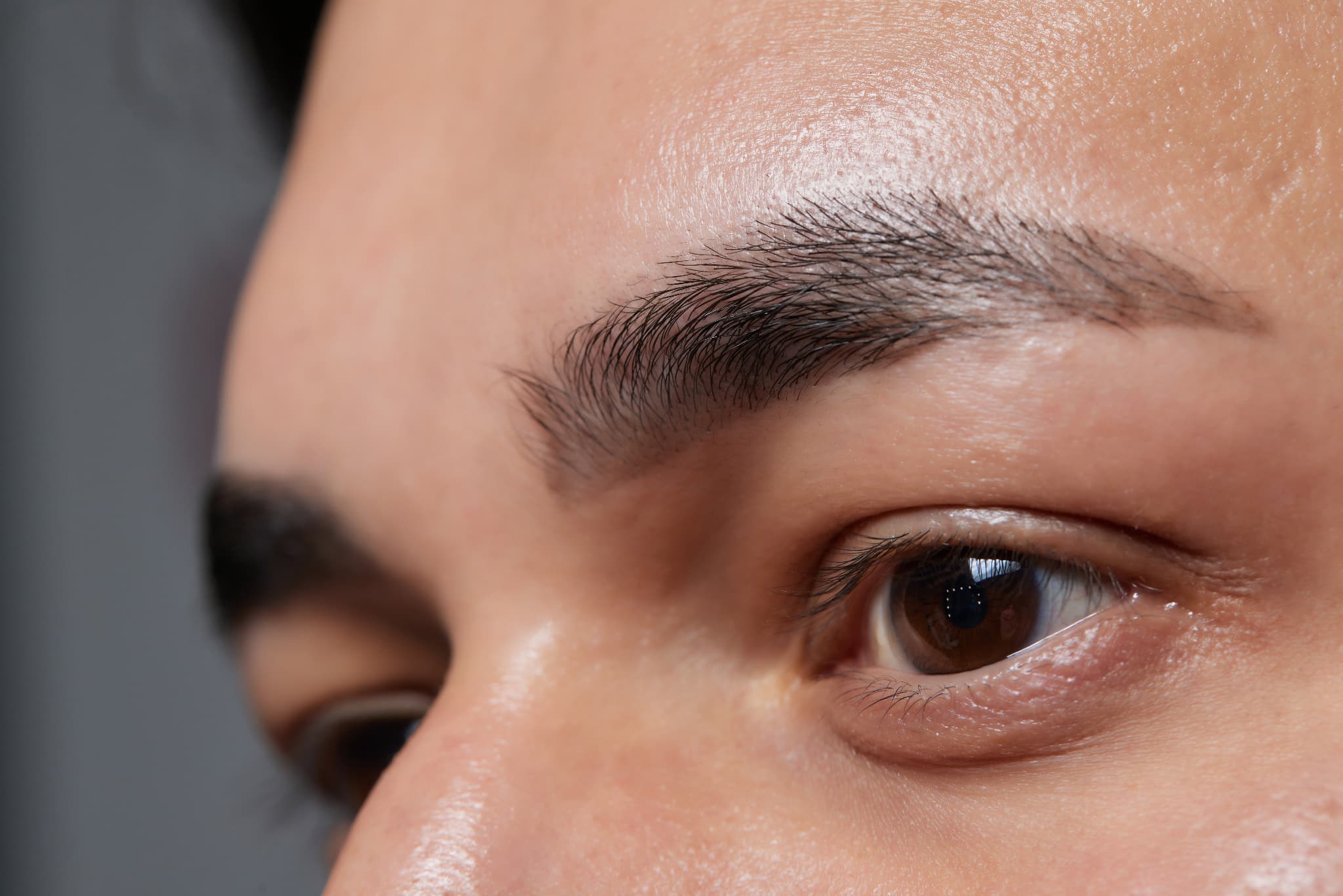 【メンズ】眉毛アートメイクは男性にも人気？初めてでも失敗しないポイント
