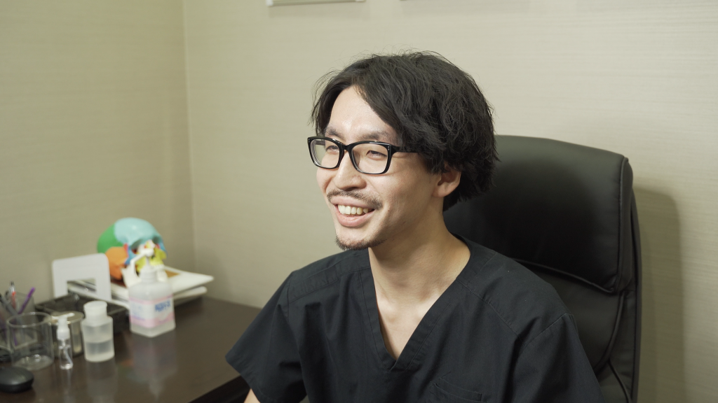 カウンセリングをする金子医師
