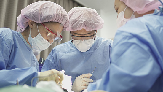 数百時間に及ぶ二重埋没法の医師教育