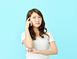 悩む女性